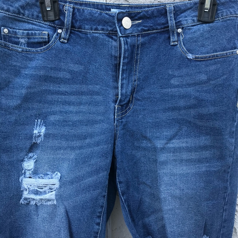 NWOT Distressed Charlotte Russe Refuge Shorts - Picture 5 of 5